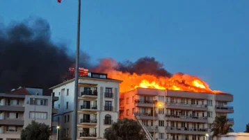 Milas’ta 5 katlı binanın çatısında yangın