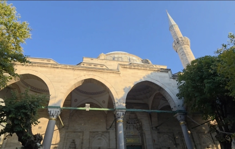 Namaz kılarken 450 bin liralık birikimi çalındı