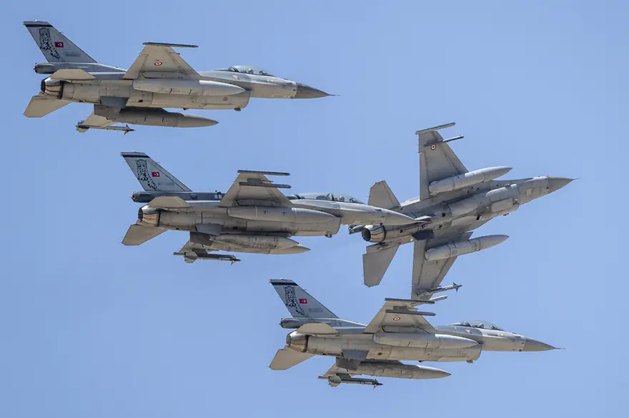 NATO hava sahasında İHA alarmı. Türk jetleri havalandı 1
