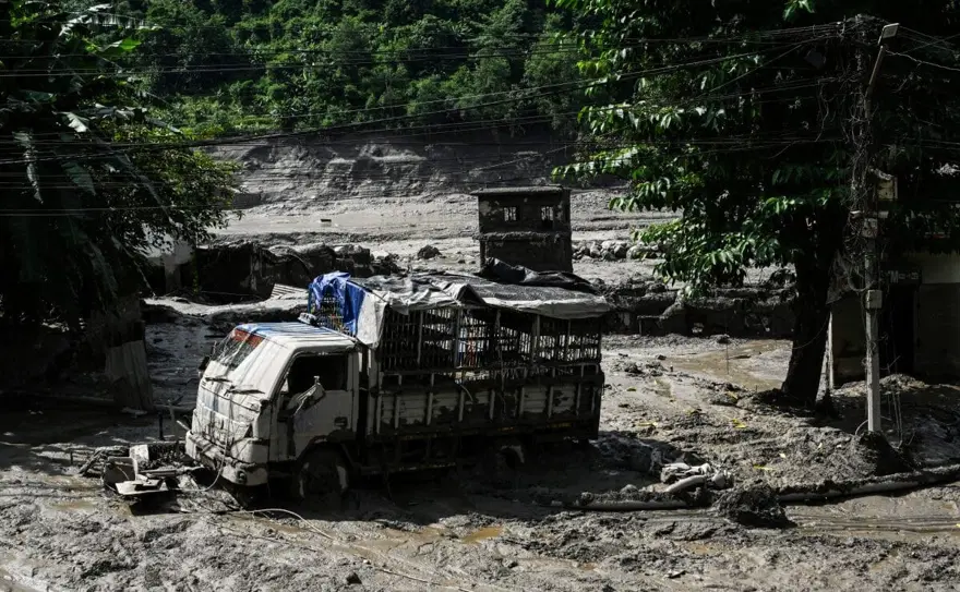 Nepal ve Çin sınırındaki sel felaketinde can kaybı artıyor 2