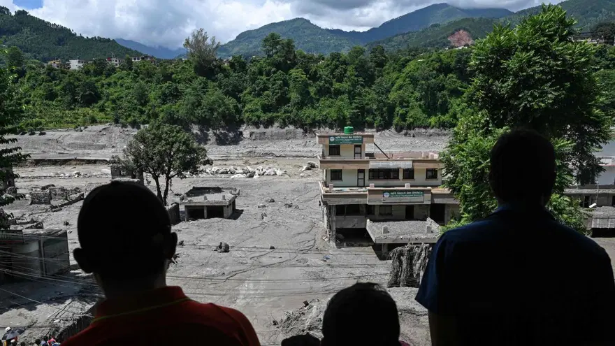Nepal ve Çin sınırındaki sel felaketinde can kaybı artıyor 4