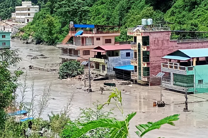 Nepal'de heyelan evleri böyle yuttu. Yüzlerce kişiden haber alınamıyor 3