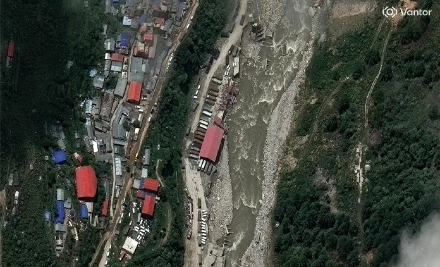 “NEHİR YAKININDAKİ HER ŞEY SÜRÜKLENDİ” 1