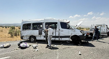 Nişan yolunda katliam gibi kaza: Çok sayıda ölü ve yaralı var
