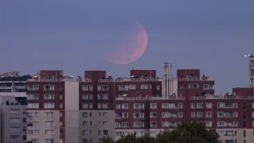 Türkiye'den parçalı ay tutulması manzaraları. Ay kızıla döndü