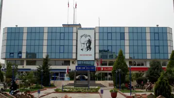 Menderes Belediyesi'ne operasyon. Başkan İlkay Çiçek dahil 21 kişi gözaltında