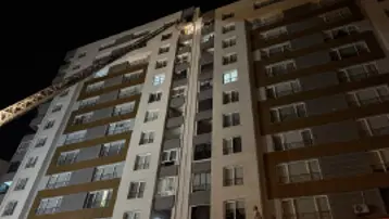 Yangın sırasında 13'üncü kattan düşerek hayatını kaybetti