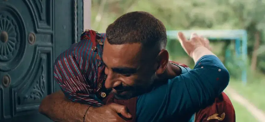 SALAH VE EŞİNİ EVİNDE AĞIRLAMAK İSTİYOR 3