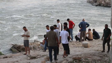 Ceyhan Nehri'ne serinlemek için girdiler. Kayıp iki çocuk aranıyor