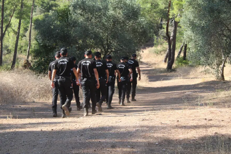 Suikast timinin gömülen silahları. FETÖ'cü Burkay Karatepe'nin gösterdiği yerlerde silah bulunamadı 2
