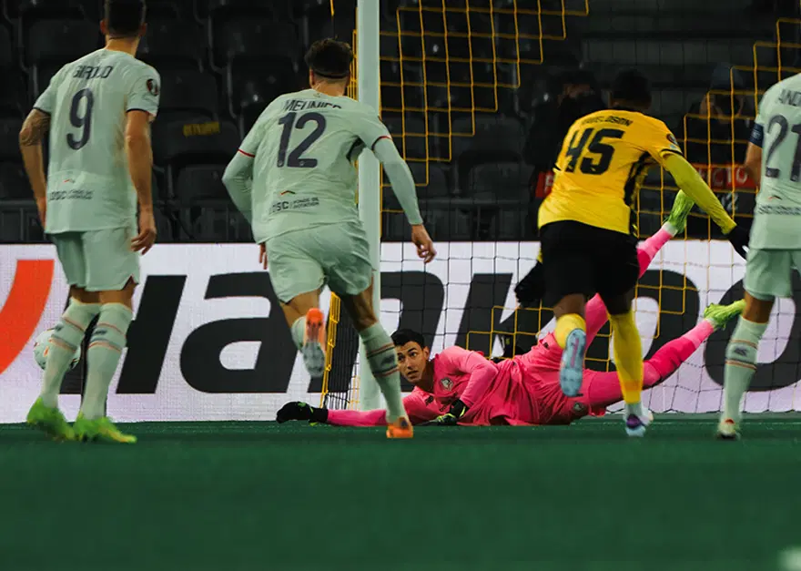 Süper Lig devi, milli kaleciyi Türkiye'ye getiriyor. Berke Özer, Fenerbahçe'ye dönüyor 3