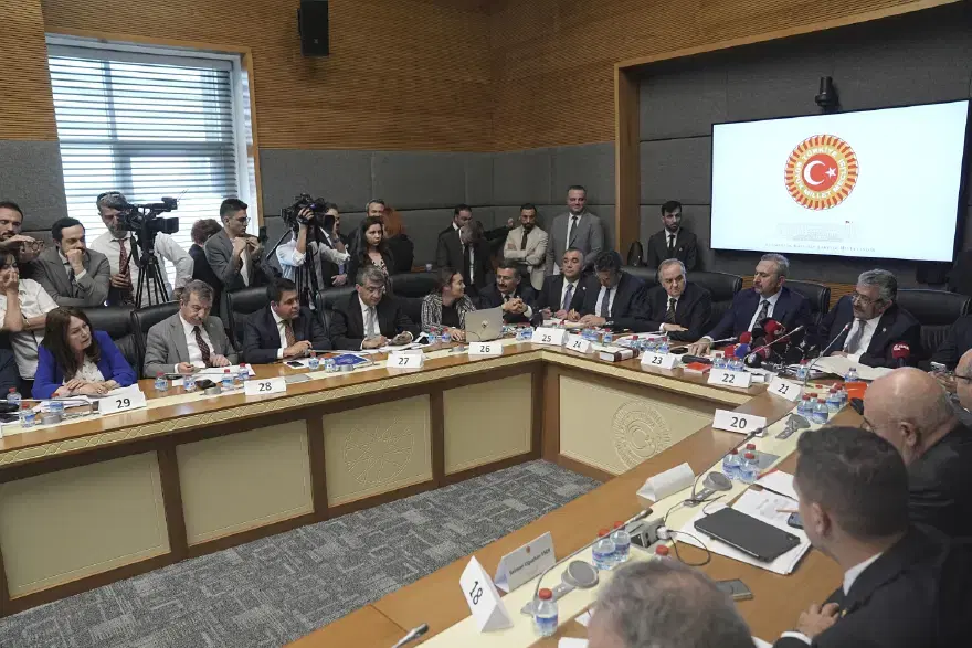 Süreç yasası teklifi komisyondan geçti. Gözler Genel Kurul görüşmelerinde