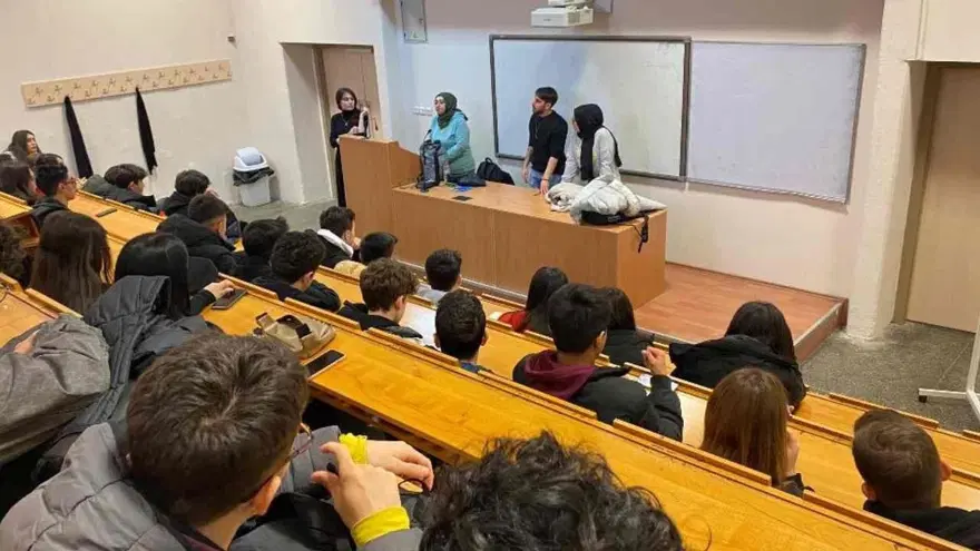 Tarihi lisede üç birinciye otomobil hediye edildi 2