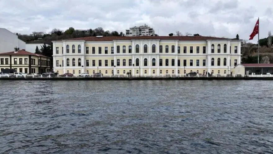 Tarihi lisede üç birinciye otomobil hediye edildi
