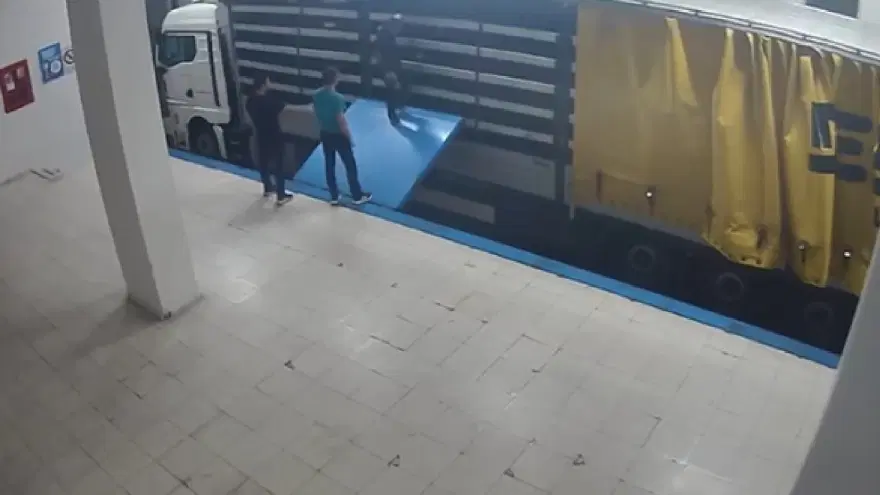 TIR'ın içinde firar edecekti. Suç örgütü üyesi yurt dışına kaçarken yakalandı
