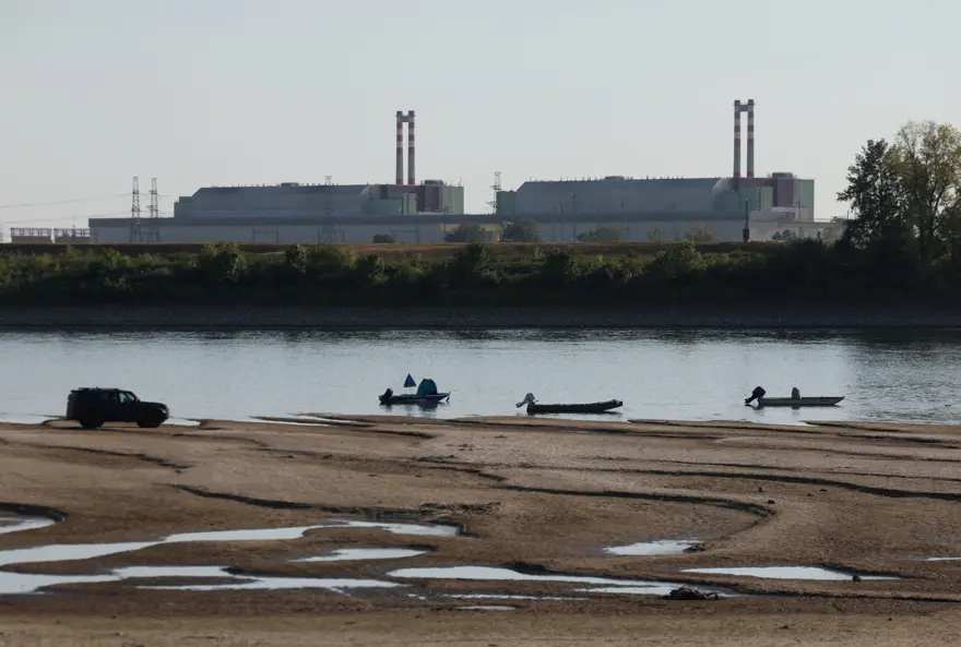 Tuna Nehri'nin suyu çekildi. Macaristan tek nükleer santralini kapatıyor 2