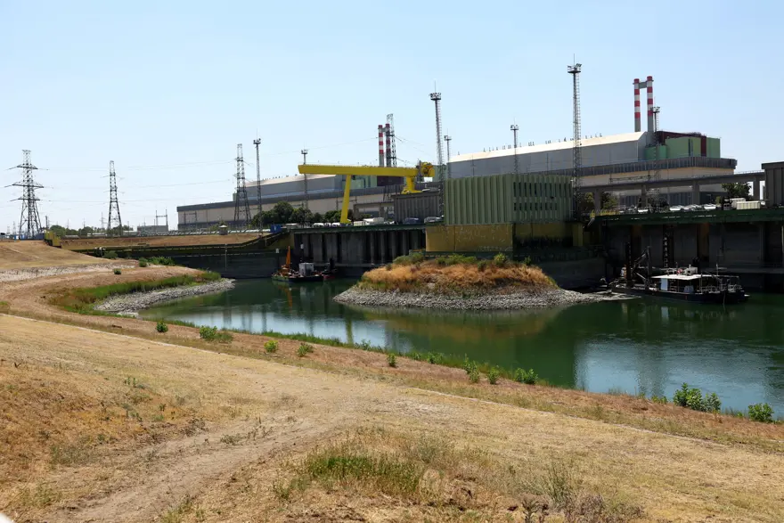 Tuna Nehri'nin suyu çekildi. Macaristan tek nükleer santralini kapatıyor 1