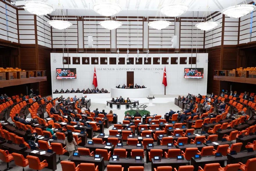Üç milletvekili daha AK Parti'ye katıldı. İşte Meclis'teki yeni sandalye dağılımı 4