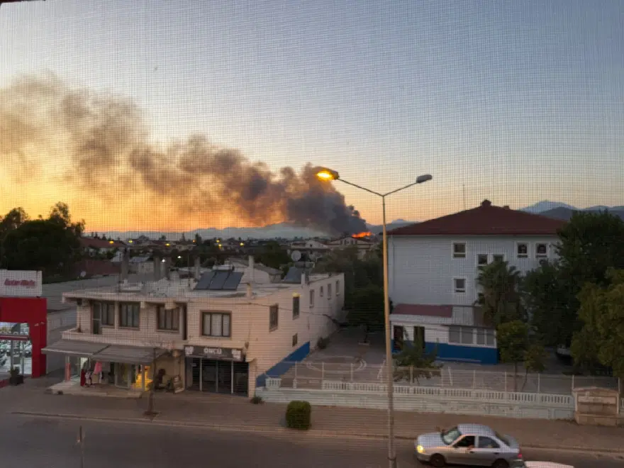 Yangın Fethiye'yi kuşattı, konutlar boşaltılıyor 3