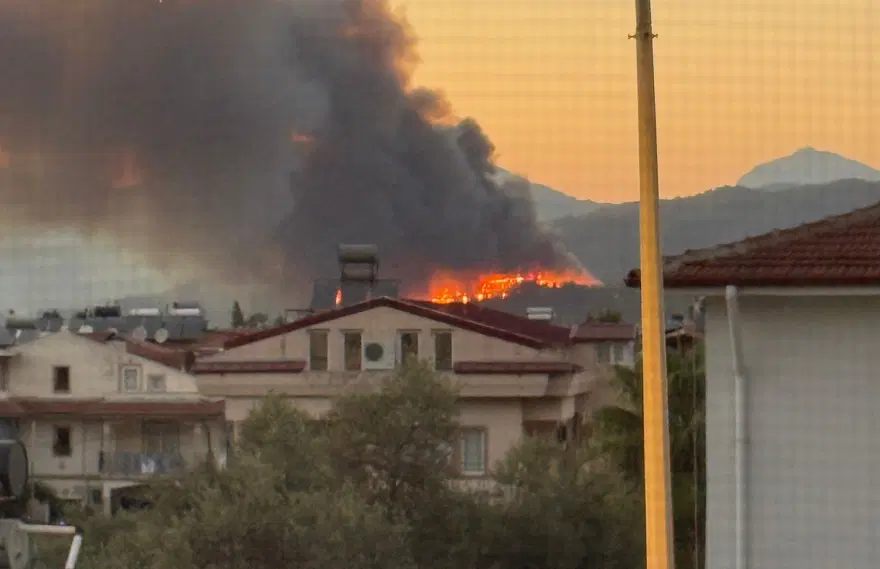 Yangın Fethiye'yi kuşattı, konutlar boşaltılıyor 1