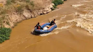 Şanlıurfa'da otomobil sulama kanalına uçtu. Sürücü kayboldu