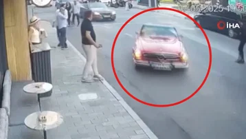 Valeye verilen klasik otomobil kaza yaptı: Firma masrafı ödemedi
