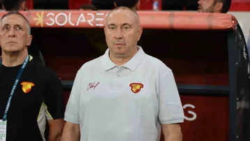 Göztepe'de Stoilov kararı verildi, sözleşmesi uzatıldı