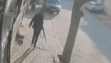 Manisa Turgutlu'da lise önünde silahlı saldırı. Kaçan saldırgan böyle görüntülendi