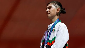 Erkek kılığına girerek bisiklete bindi, Asya Oyunları'nda madalya kazandı