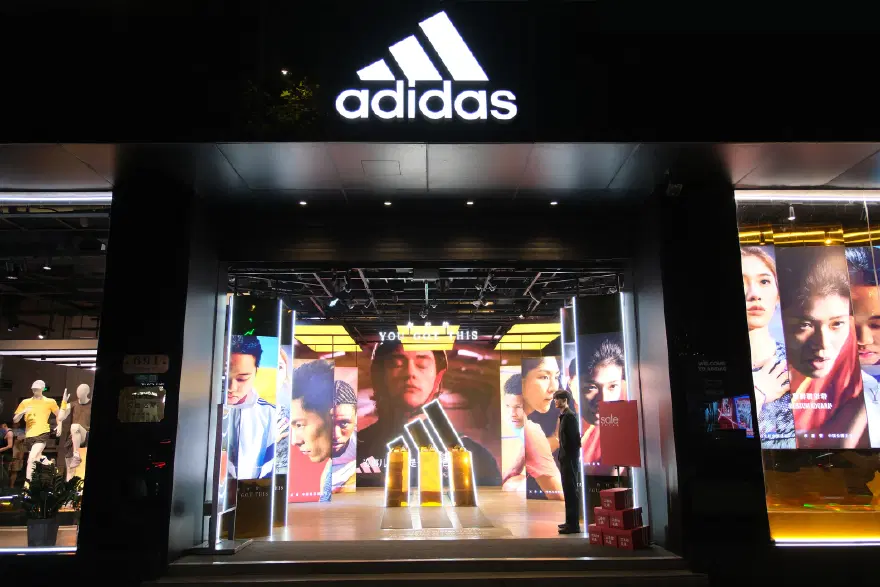 ADIDAS DAHA ÖNCE DE TEPKİLERİN ODAĞINDAYDI 5