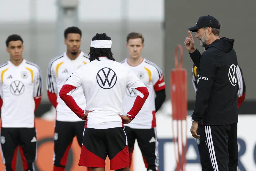 Almanya'da Klopp yasakları başladı. Listede telefon da var özel kuaför de
