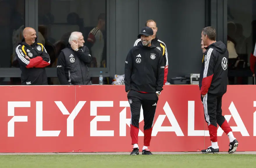 Almanya'da Klopp yasakları başladı. Listede telefon da var özel kuaför de 1