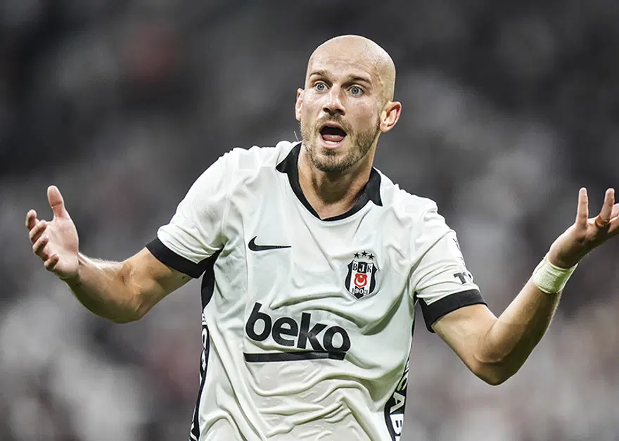 Ayrılığın eşiğinden döndü, Beşiktaş'ın vazgeçilmezi oldu