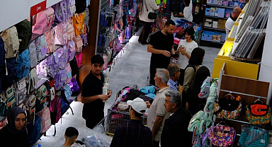 Kırtasiyelerde okul alışverişi yoğunluğu