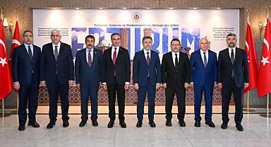 Bakan Yumaklı’dan Valilik ve Belediyeye ziyaret