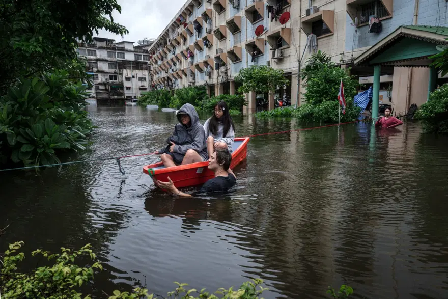 Bangkok'ta seller nedeniyle binlerce kişi tahliye edildi 2