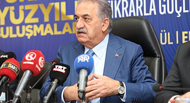 Hayati Yazıcı Erzurum’da: “Siyasetimizin temelinde millet var”