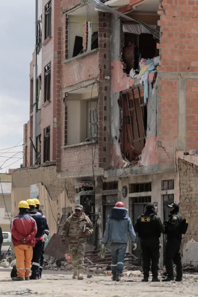 Bolivya'da kışlada patlama. 2 ölü, 81 yaralı 4