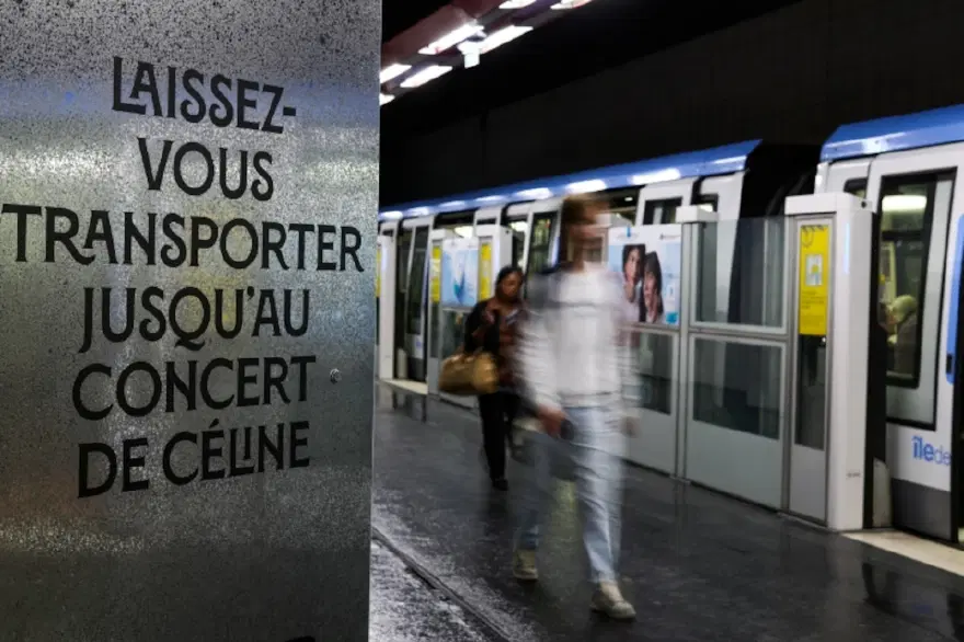 Celine Dion, yıllar sonra sahnelere geri döndü 3