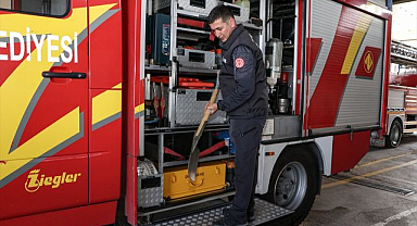 Babasının ve amcasının izinden gitti! 11 yıldır alevlere koşuyor