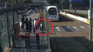 Yürekleri ağza getiren an: Güvenlik görevlisinden hayat kurtaran refleks