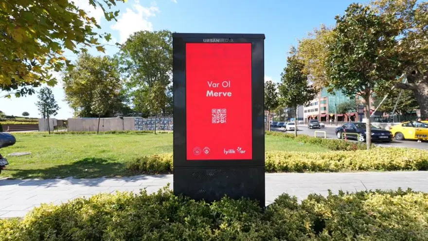 En işlek caddelerdeki QR kodlu mesajın sırrı çözüldü. Gözler 12 Eylül'e çevrildi
