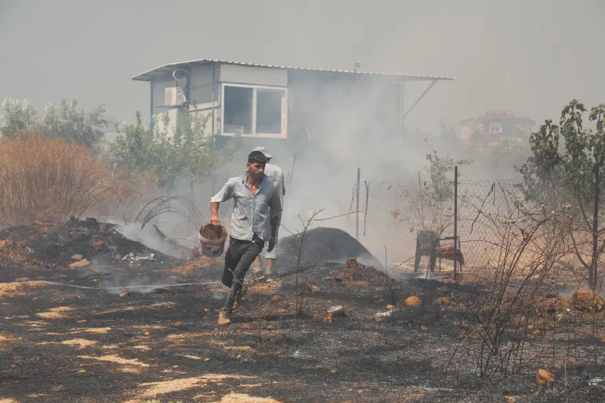 EVLER TAHLİYE EDİLDİ, YANGIN 1 SAATTE KONTROL ALTINA ALINDI 1