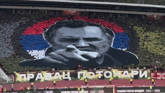 Derbi maçta tepki çeken görüntü. 8 bin insanı öldürmüştü, fotoğrafını açtılar