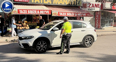 Polislerin gözü önünde ters yöne girdi! 10 bin liralık cezadan kaçamadı