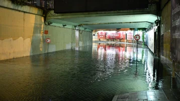 İstanbul'da kuvvetli yağış alarmı: Toprak kayması, çökme ve su baskınları yaşandı