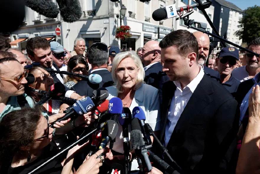 Fransa'da tarihi dönüm noktası. Le Pen Senato zaferiyle köşke koşuyor