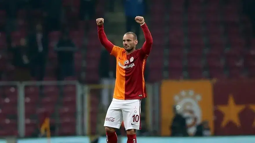 Galatasaray'ın eski yıldızı, eşyalarını açık artırmaya çıkardı 1