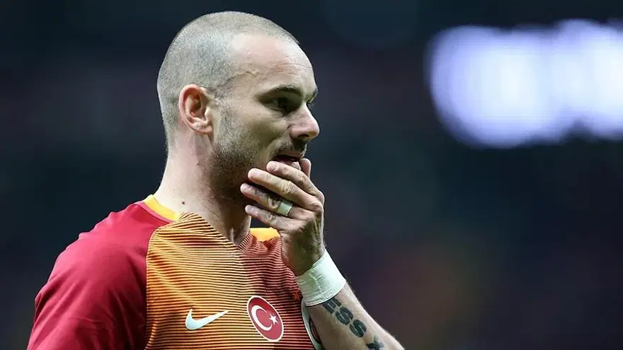 Galatasaray'ın eski yıldızı, eşyalarını açık artırmaya çıkardı 3