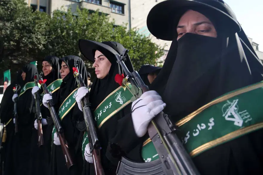 "Gönüllü savaşçılar" Tahran’da gövde gösterisi yaptı 2